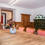 Grosses Fuer 10 Personen Mit Kachelofen & Bergblick Apartmán
