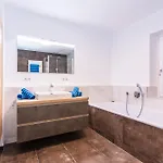 Grosses Fuer 10 Personen Mit Kachelofen & Bergblick Apartmán Lofer