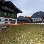Apartmán Grosses Fuer 10 Personen Mit Kachelofen & Bergblick Lofer