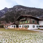 Grosses Fuer 10 Personen Mit Kachelofen & Bergblick Apartmán Lofer