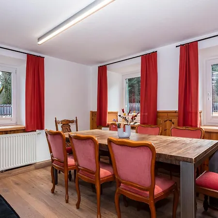 Berggefluester Apartament