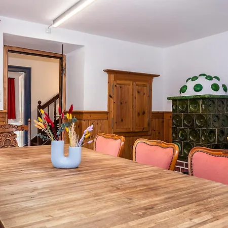Grosses Fuer 10 Personen Mit Kachelofen & Bergblick 公寓