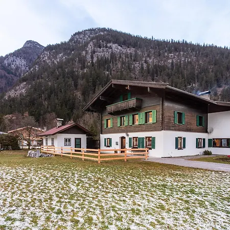Grosses Fuer 10 Personen Mit Kachelofen & Bergblick 公寓 罗孚尔